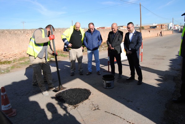 Vila-real inicia el parcheado 'en frío' de caminos rurales, lo que permite no cerrar las vías al tráfico