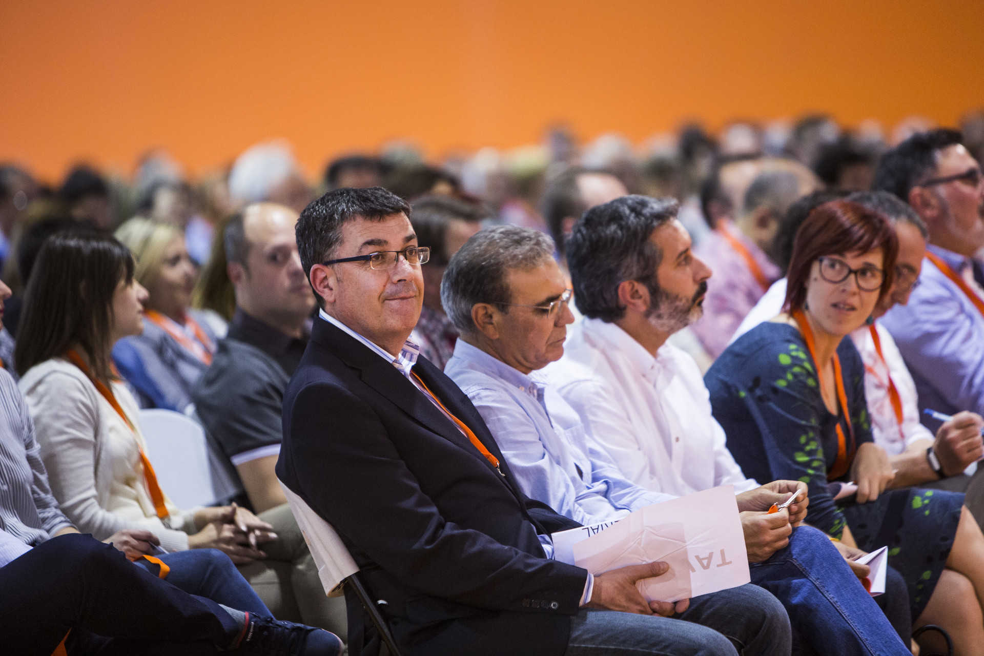 Enric Morera, en el congreso del Bloc de 2016 cuando le relevó en el liderazgo Àgueda Micó (1d). Foto: EVA MÁÑEZ - 