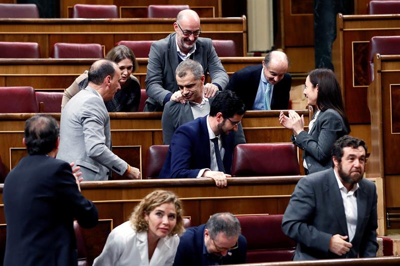 El Botànic y PP vapulean a Cantó por la abstención de Ciudadanos a la reforma del Estatut