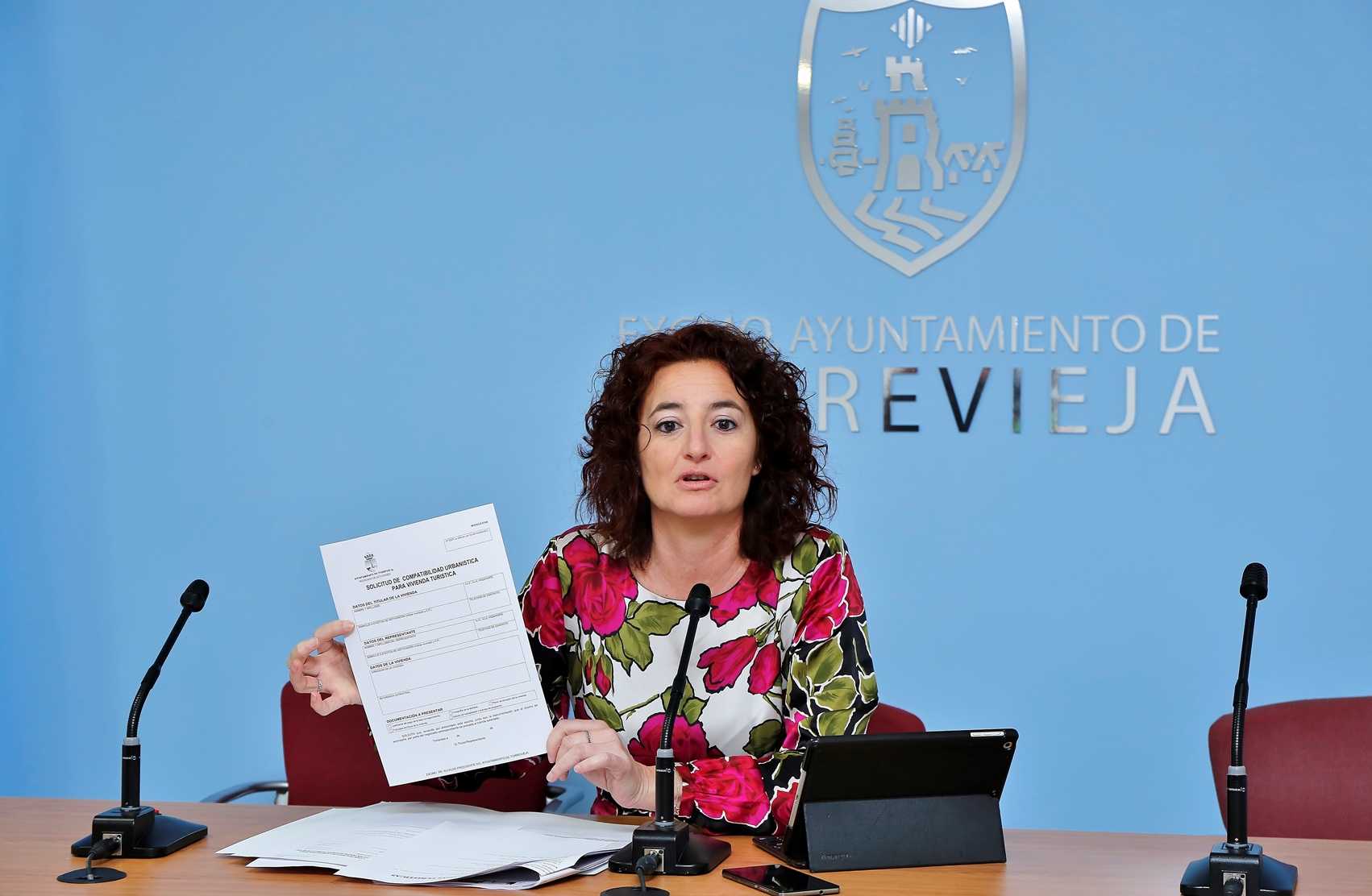 Torrevieja sí da con la tecla para inscribir viviendas turísticas: un formulario, la tasa y la escritura