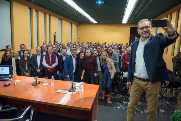 El líder de Cs en Elche cava su tumba política: cesa a su jefe de prensa e irrita a la dirección del partido