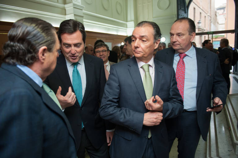 Garamendi premia a Navarro con una comisión para ganar influencia en Madrid