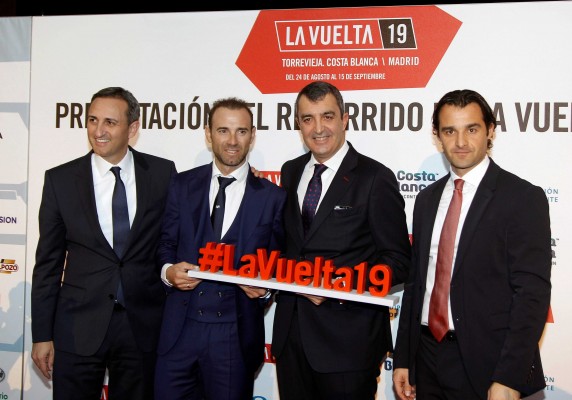 Valverde recibe en Alicante el 'Balón de Oro' del ciclismo  