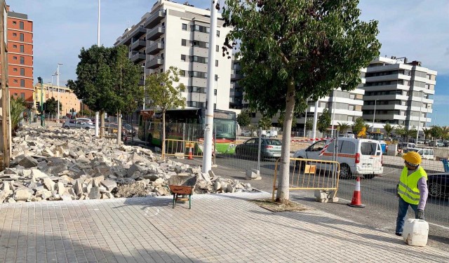 Arrancan las obras de la nueva rotonda del Hospital Vinalopó a cargo de Aglomerados Los Serrano
