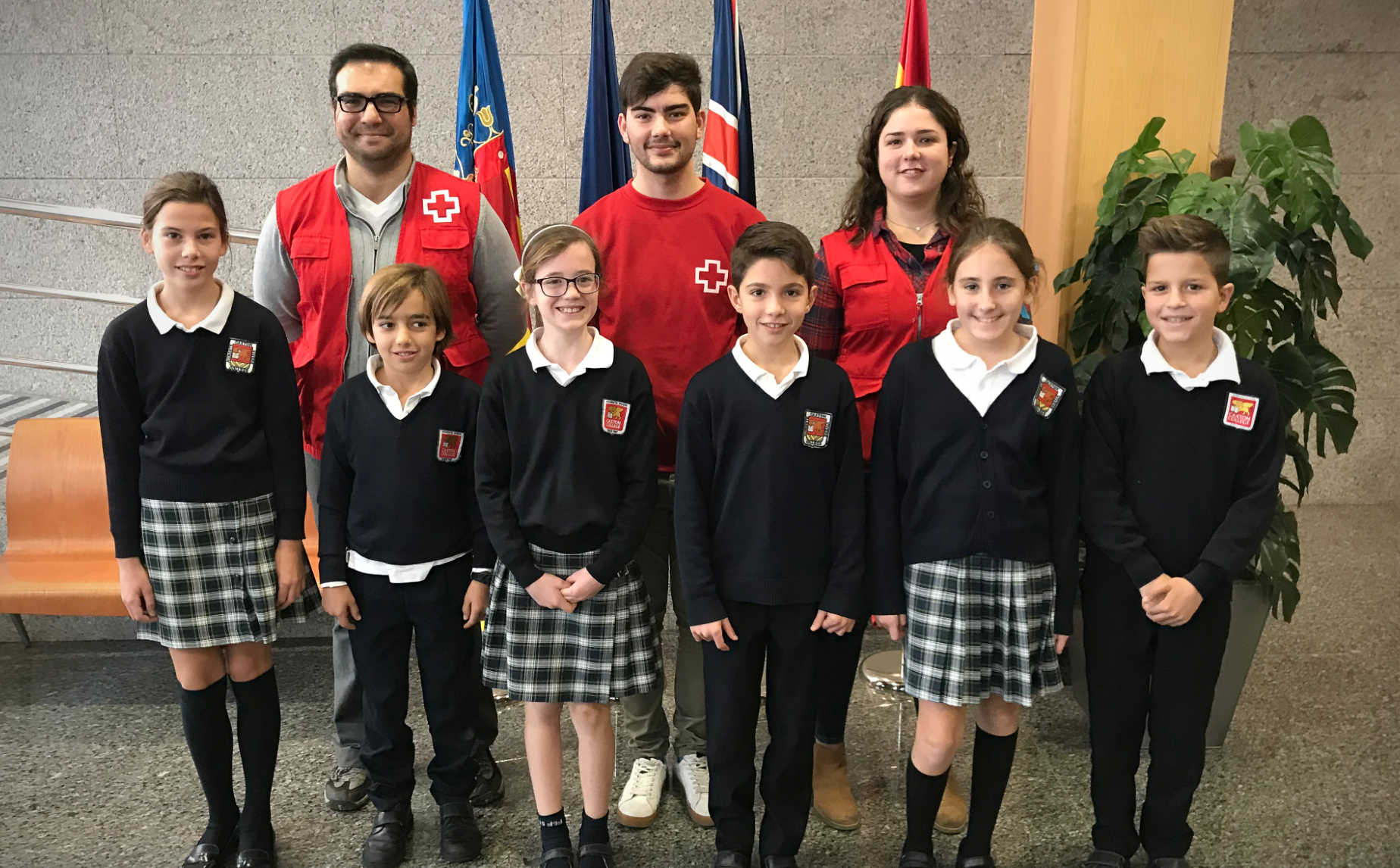 Cruz Roja a los alumnos de Caxton College: 