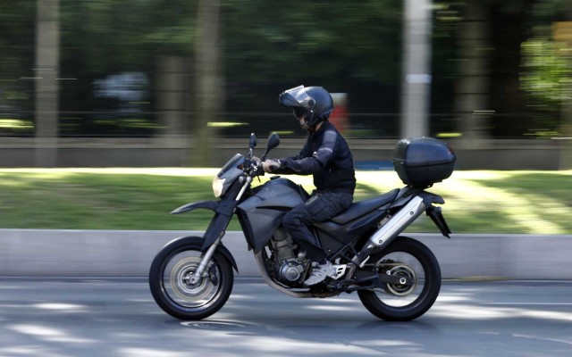 Tráfico aboga por bajar la velocidad a 30 km/h en ciudad para reducir la siniestralidad en motoristas