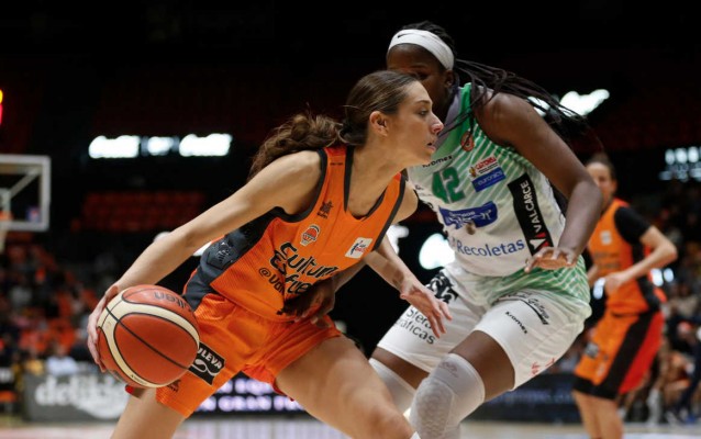 El Valencia Basket certificará su debut en la Copa de la Reina si gana al Araski
