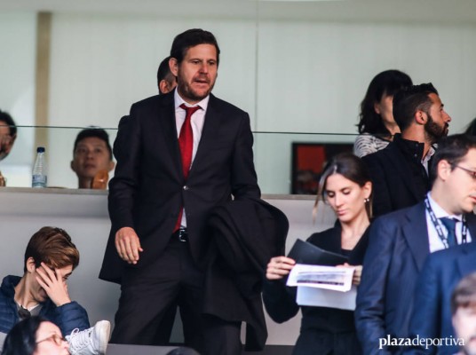 ¡Un golpe en la mesa ya!