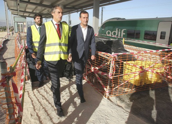 Fomento encarga un estudio para conectar el aeropuerto de Alicante-Elche con tren