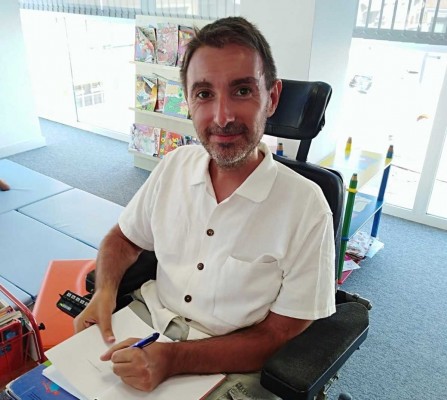 Óscar Hernández da un giro al género thriller con su nueva novela 'Esclavos del destino'