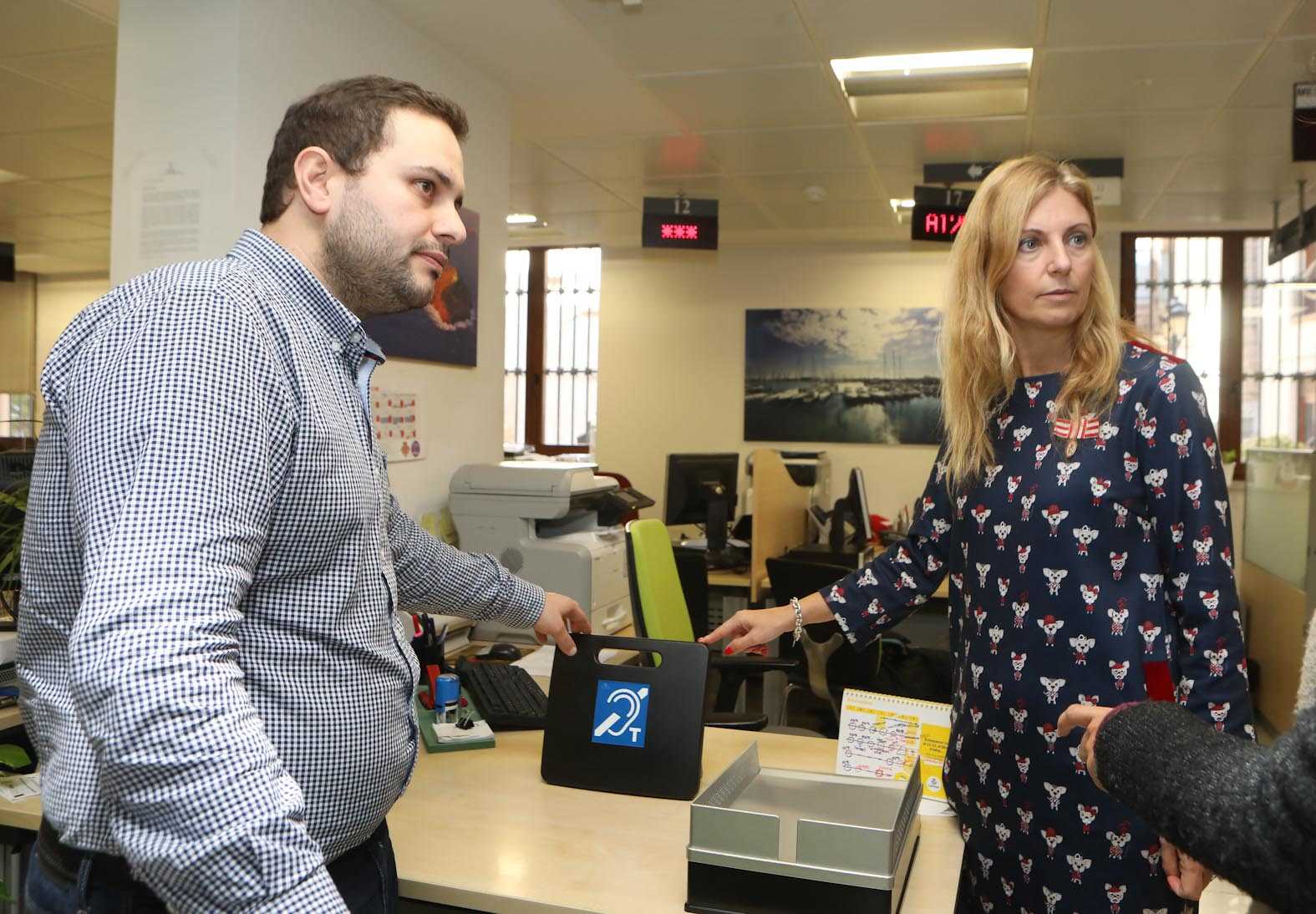 Los edificios municipales de Castellón estrenan bucles magnéticos para mejorar la audición