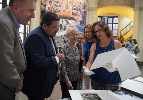 'Ser dona i de Castelló': más de 8.000 fotografías recorren la vida de Matilde Salvador