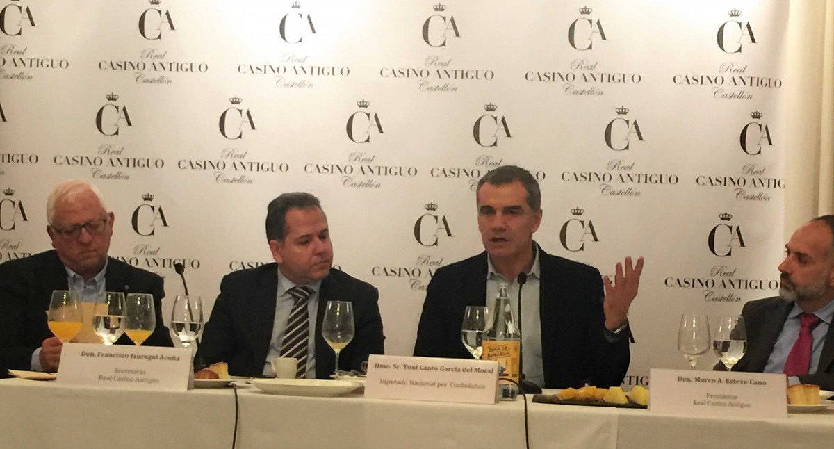 Toni Cantó durante su intervención en el Casino Antiguo de Castellón. - 