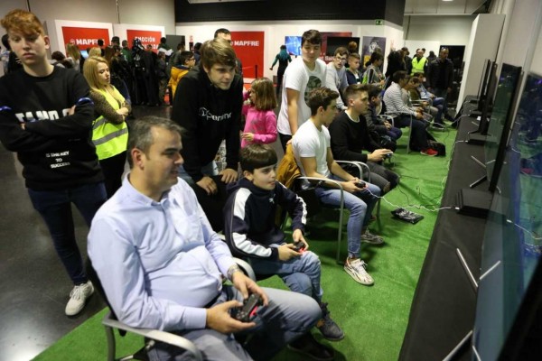 El DDXperience reúne a más de 4.000 visitantes junto a 'gamers' y 'youtubers' en Elche 
