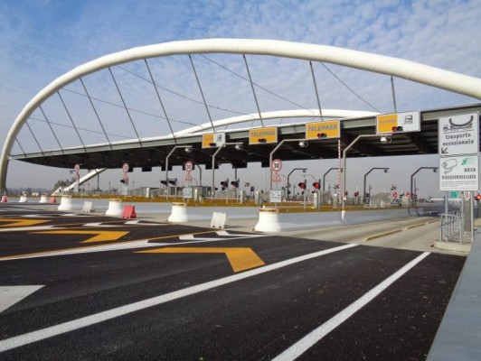 Los italianos de Atlantia piden autorización a Bruselas para su OPA sobre Abertis

