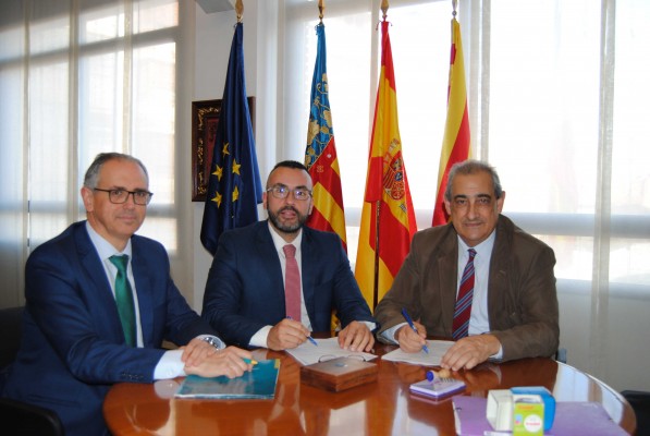 Vila-real y Caixa Rural firman el préstamo de cinco millones para las Dominicas y otras inversiones