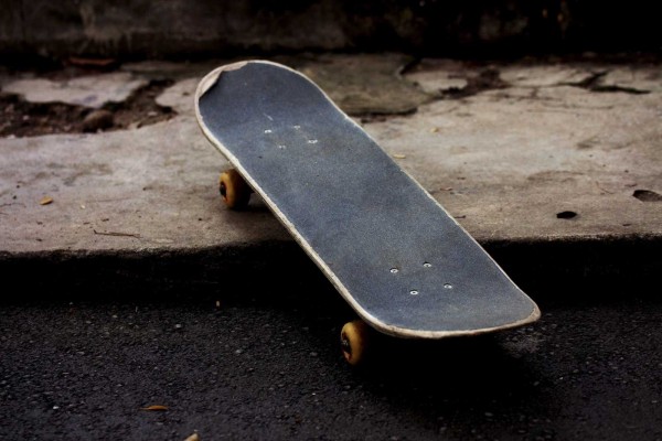 El hombre que nos dejó su skate un día de lluvia
