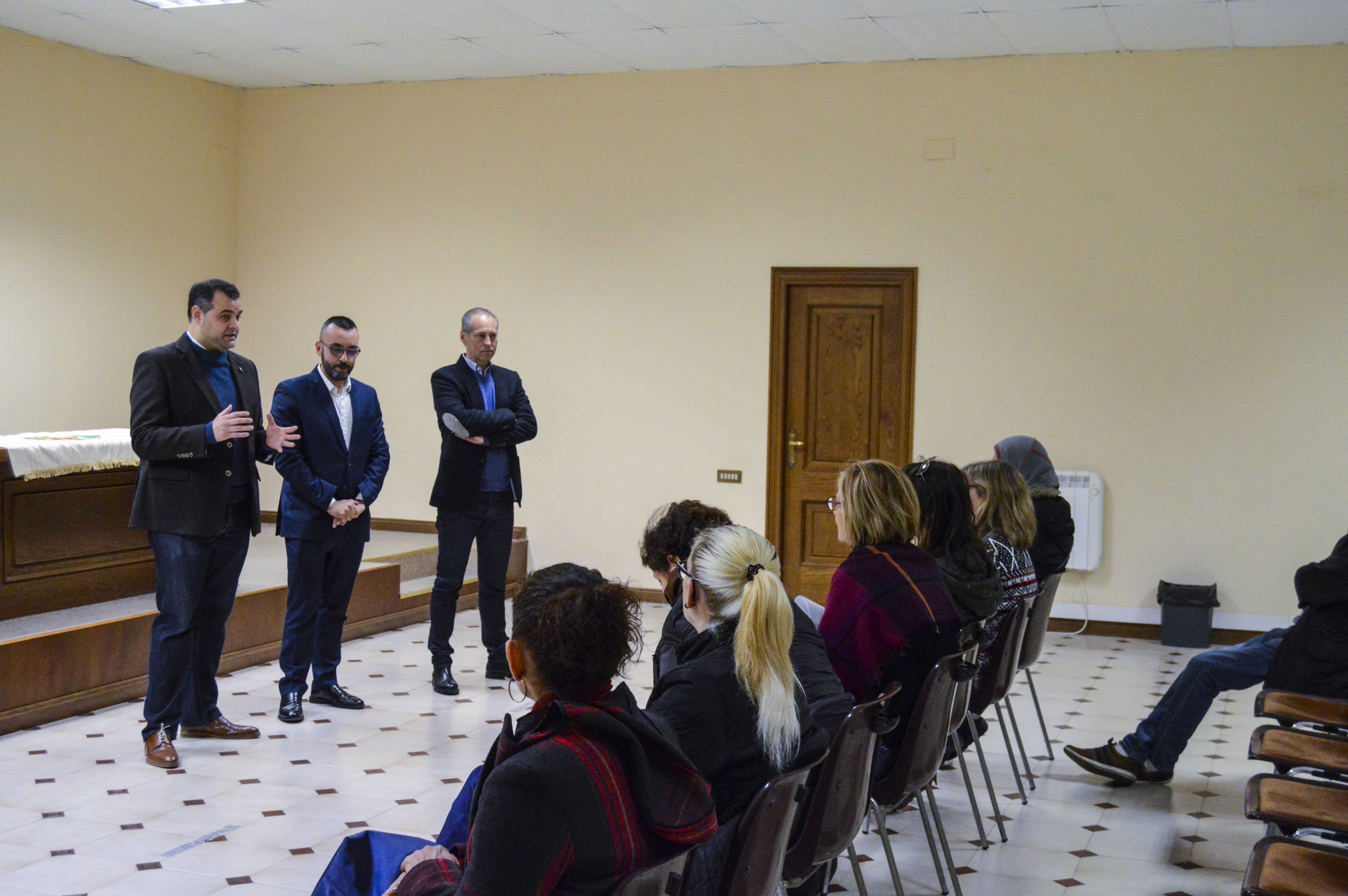 Vila-real incorpora a su plantilla municipal a 21 parados de más de 30
años y de larga duración