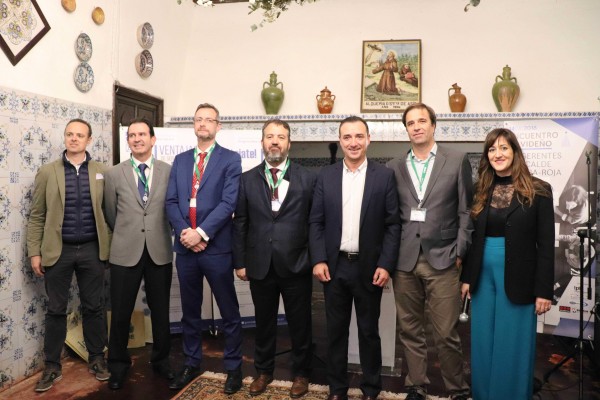 Más de un centenar de gerentes ‘interrogan’ al alcalde de Ribarroja en el encuentro navideño de RibA3