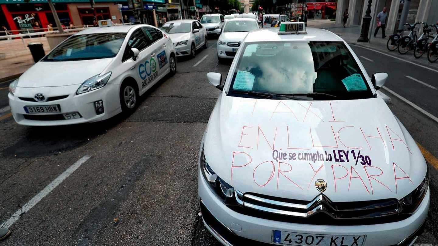 València abordará en una comisión sobre el problema del sector del taxi y los VTC