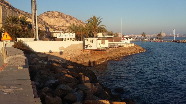 Guanyar reclama que el suelo de Isla Marina vuelva a ser público: ¿un obstáculo para el Grupo Azarbe?