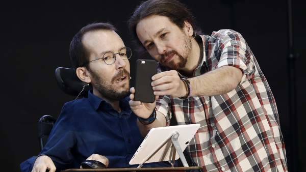 Pablo Echenique y Pablo Iglesias. Foto: EFE - 