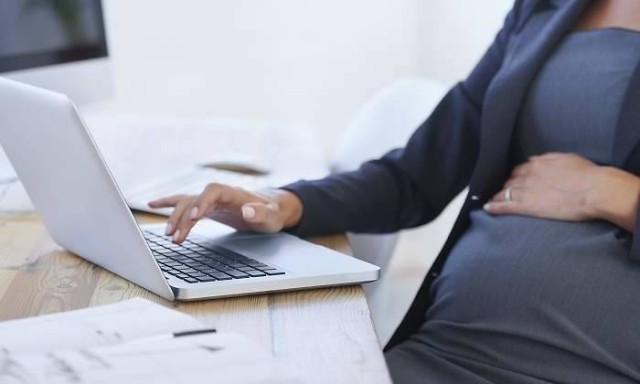 El TSJCV ordena la primera devolución de IRPF de la prestación por maternidad
