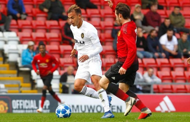 El Valencia se despide con otra derrota ante el Manchester