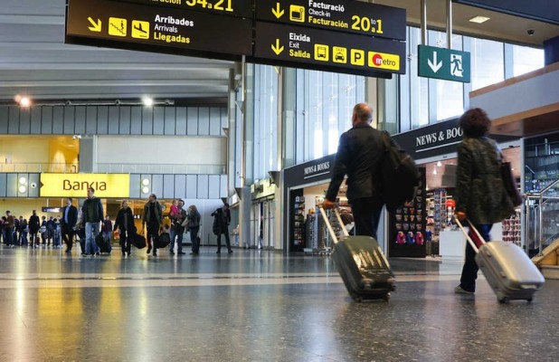 El Gobierno anuncia 3.200 millones de inversión para el aeropuerto de Barcelona, mientras València y Alicante esperan