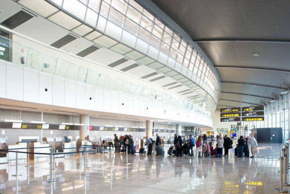 Les Corts aprueban construir una pasarela peatonal de acceso al aeropuerto de València