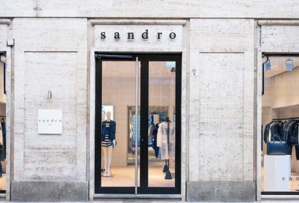 Sandro se mueve en la calle Jorge Juan de València y deja su bajo a Maje