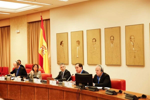 El Gobierno obligará a los ayuntamientos a limitar a 30 km/h la circulación en vías de único carril