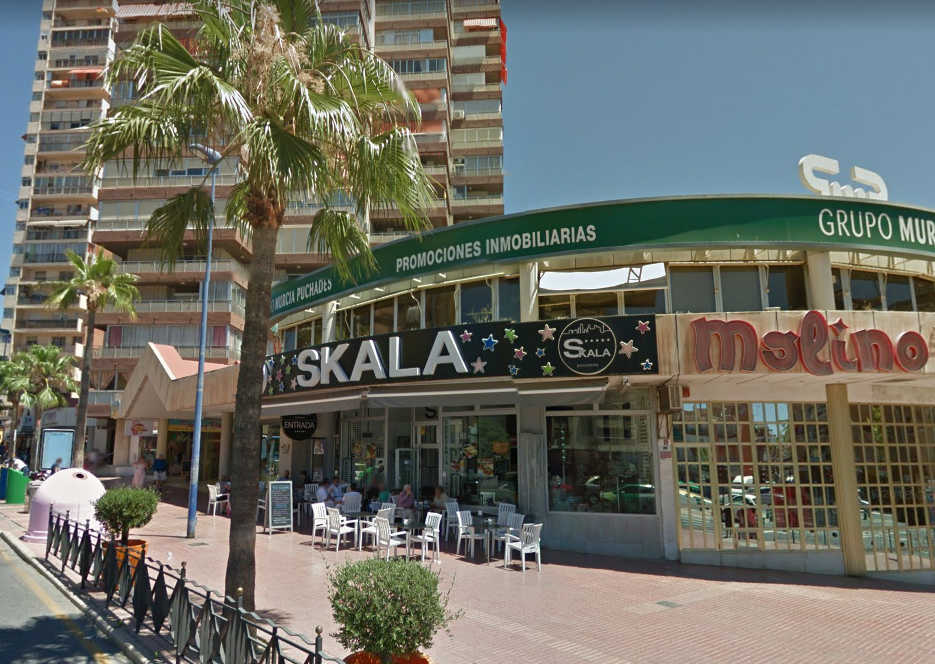 La sala de Francisco y Marlène Mourreau en Benidorm se transforma en una novedosa cafetería