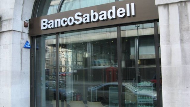 Denuncian al Defensor del Pueblo que el Sabadell sextuplicó una comisión de apertura ya pactada