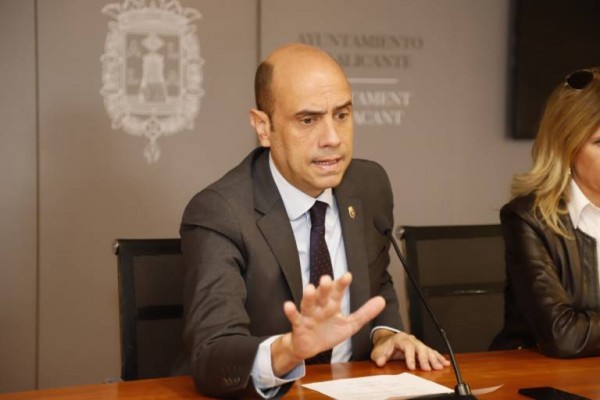 La Audiencia juzgará a Echávarri en 2020 por despedir a la cuñada de Barcala