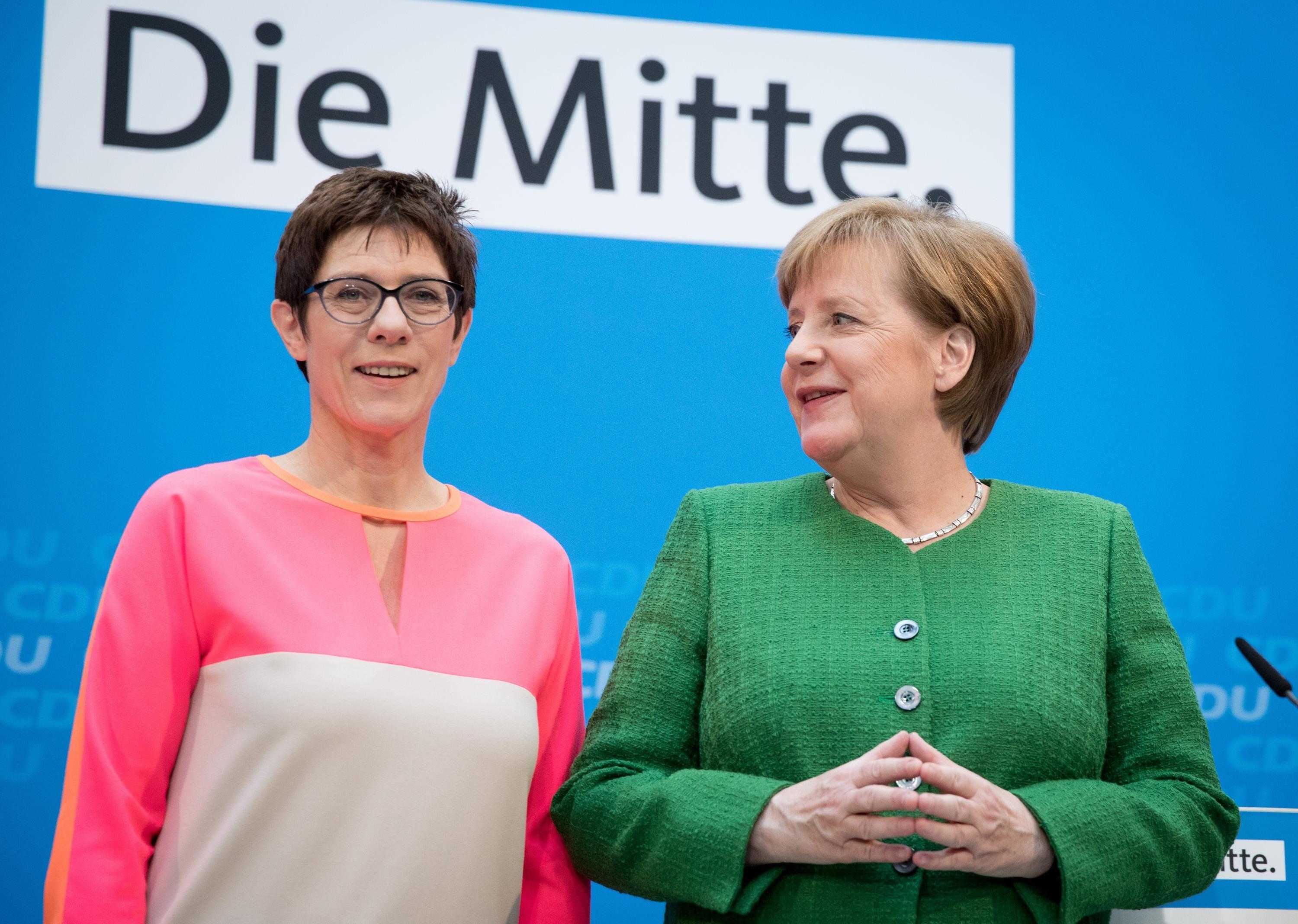 La CDU elige a Kramp-Karrenbauer como sucesora de Merkel