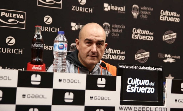 Valencia Basket presenta un calendario solidario con los equipos masculino y femenino