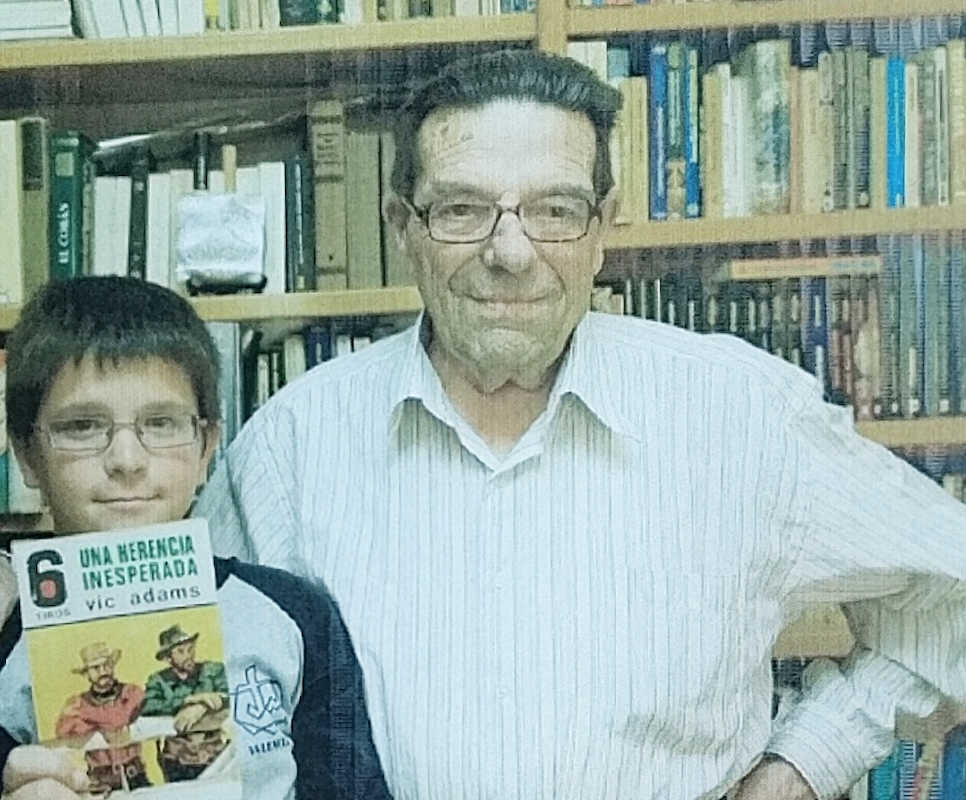 Vicente Adam Carmona, con su nieto - 