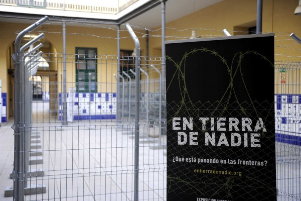 La muestra 'En tierra de nadie' llama a ponerse en la piel de los inmigrantes