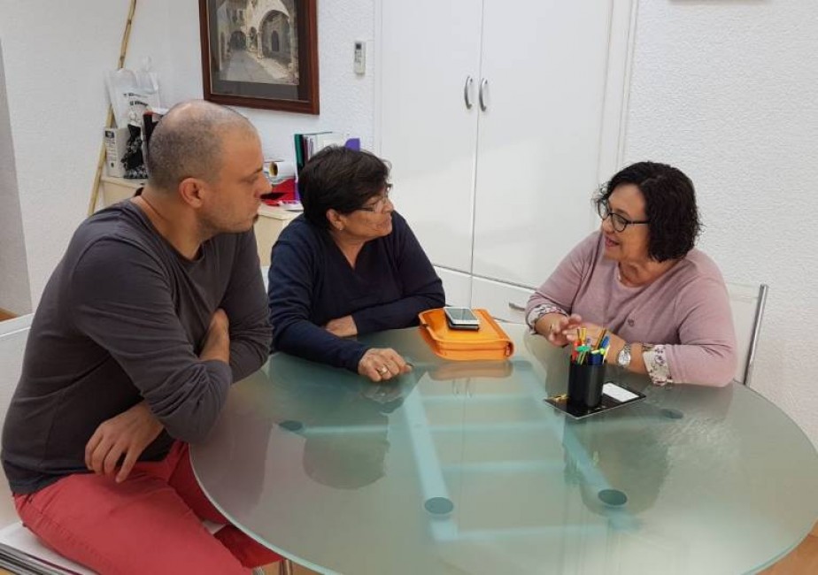 La vicealcaldesa en una reunión con representantes de la Plataforma de Afectados por la Hipoteca. - 