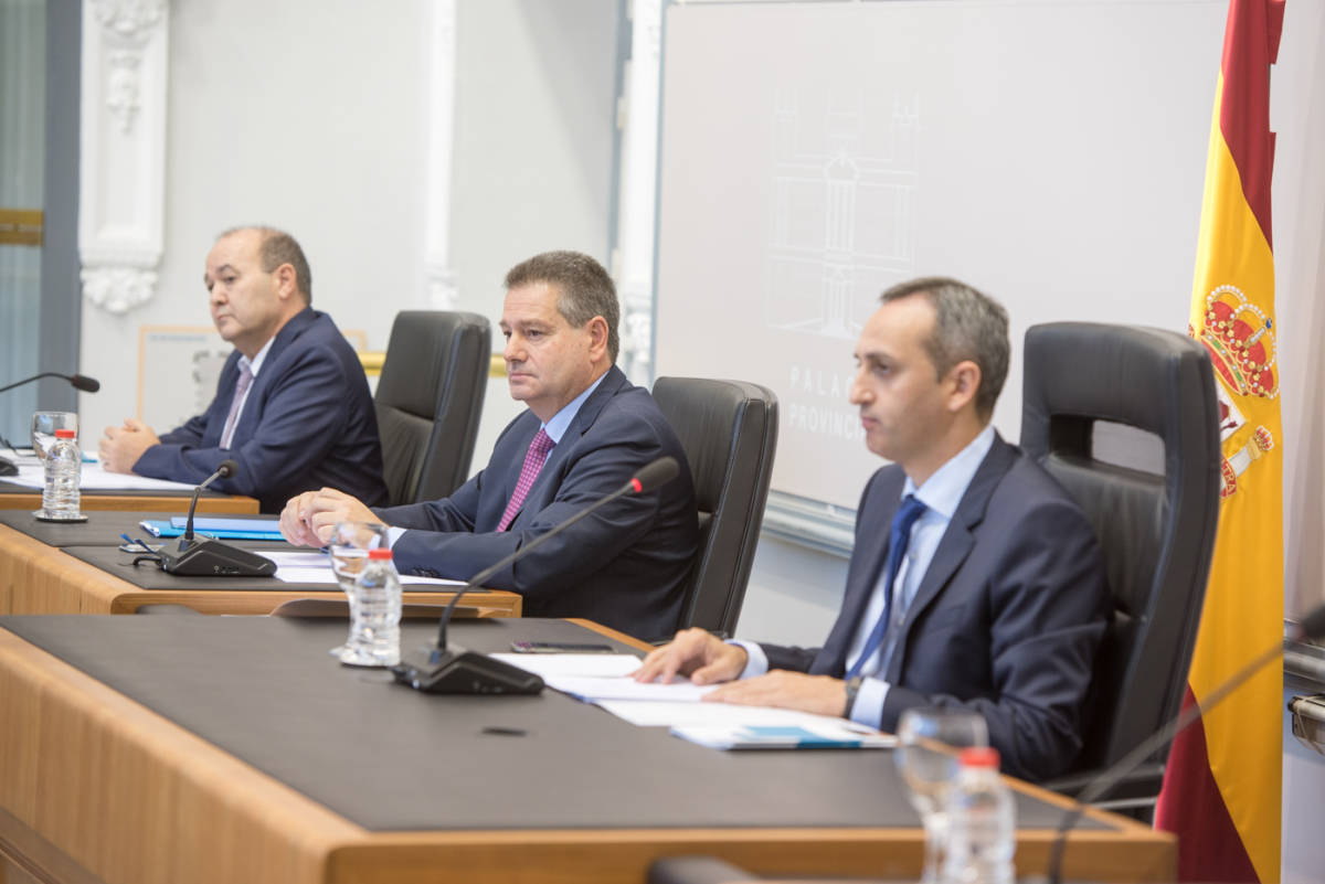 César Sánchez (dcha.) junto al diputado de Ciclo Hídrico, Francisco Sáez, y el experto Joaquín Melgarejo - 