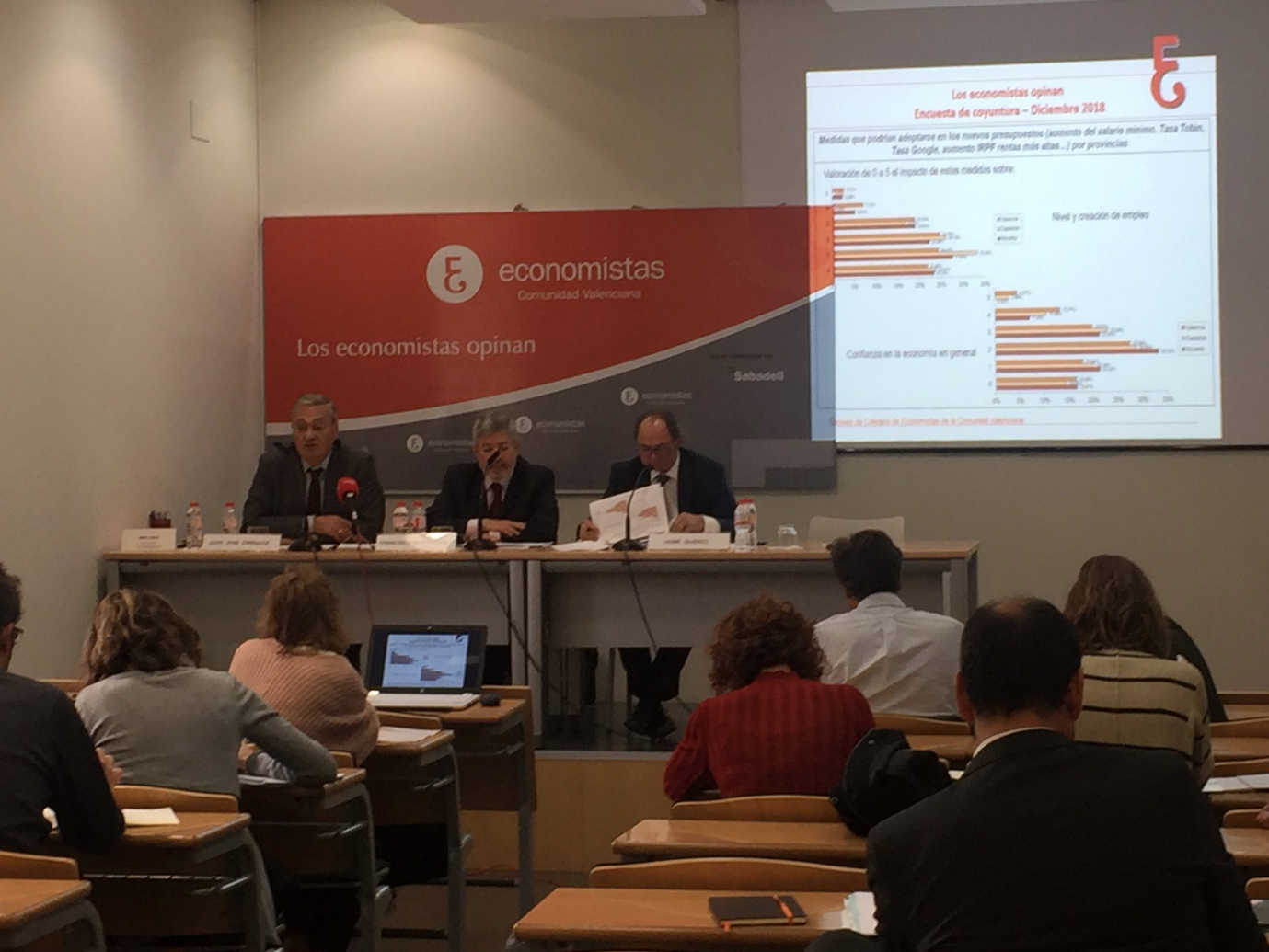 Los economistas de la Comunitat advierten de que el estancamiento económico puede empeorar