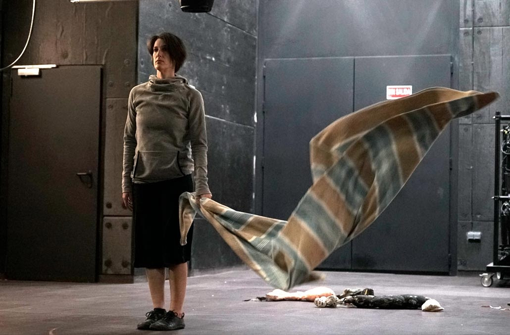 'Fucking stage' de Santiago Ribelles: el diàleg entre obra i públic que fuig de convecionalismes 