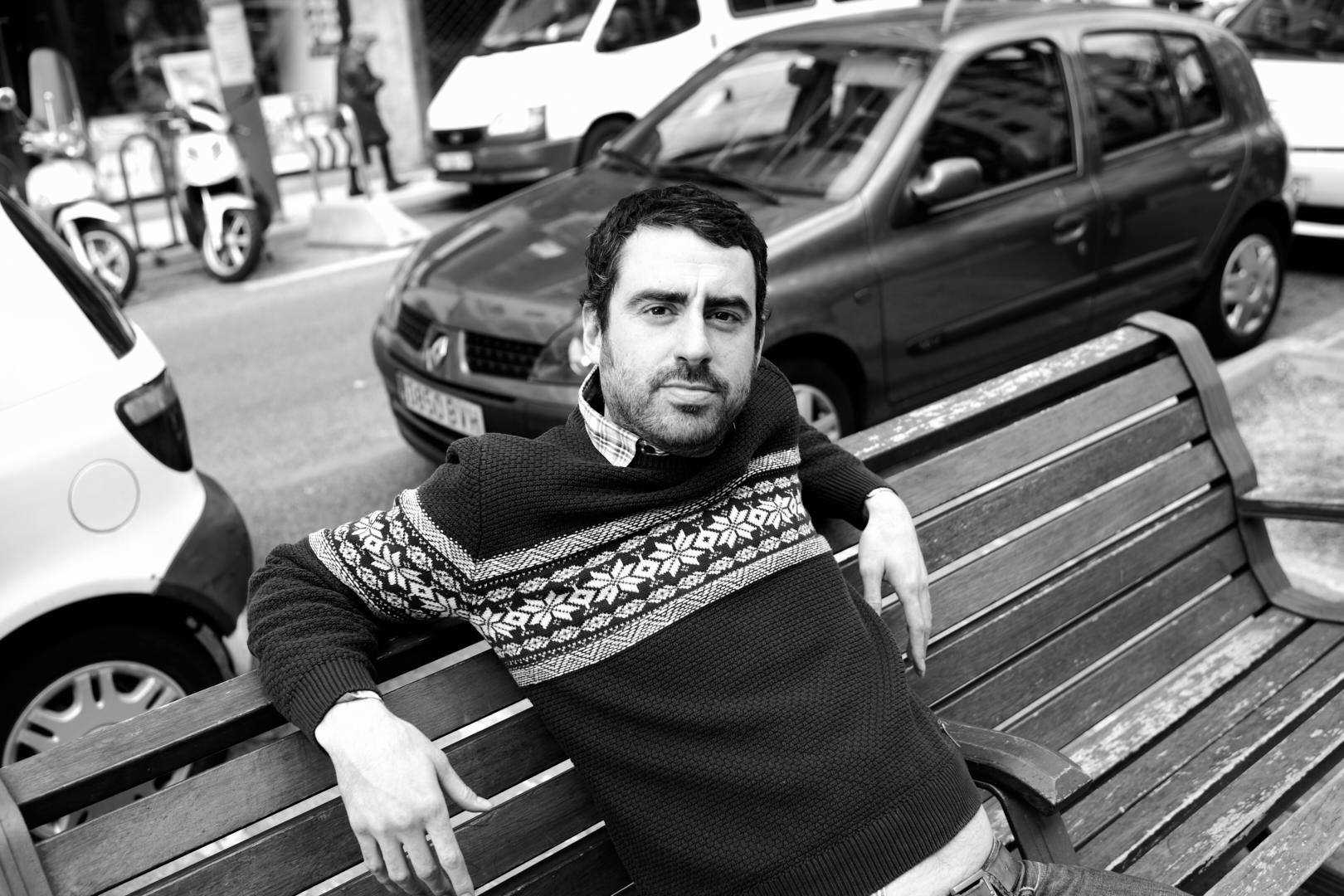 'Cómo ser feliz a martillazos', heteroayuda literaria de Iñaki Domínguez