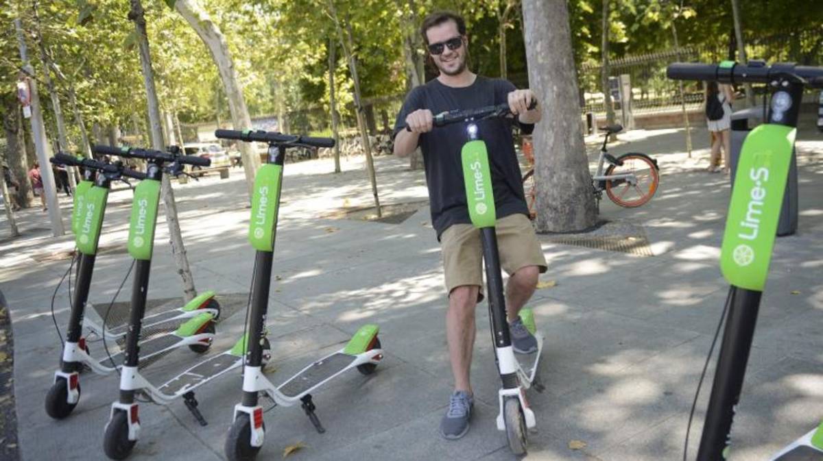 La ley no obliga a contratar un seguro a los usuarios de patinetes eléctricos

