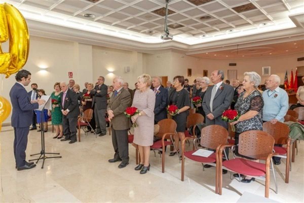 Paterna celebra la primera boda colectiva de 17 parejas por sus 50 años de matrimonio