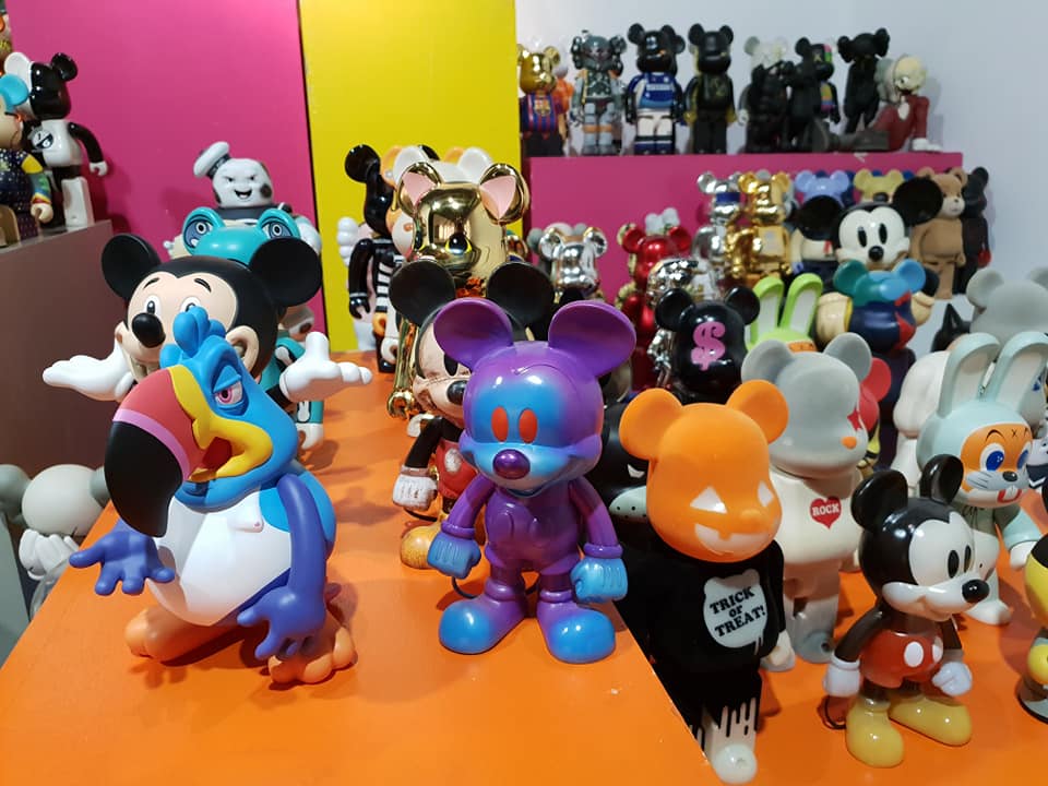 Antonio Saura vs. Mickey Mouse: el col·leccionisme i l'art es donen cita en una mateixa mostra a Nules