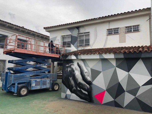 Vuelve Maseda: el artista deja su huella en Vall d'Alba con un mural