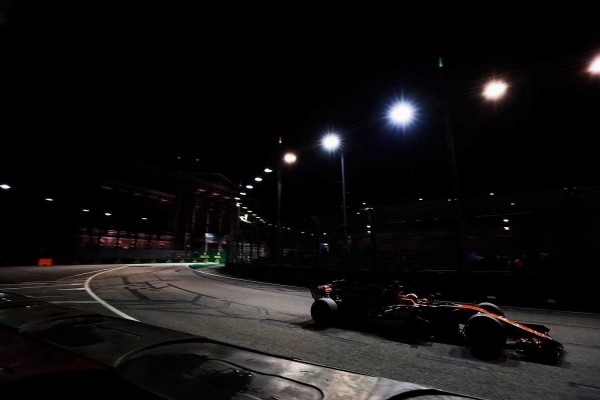 Red Bull domina en Singapur y McLaren transmite buenas sensaciones con Alonso séptimo