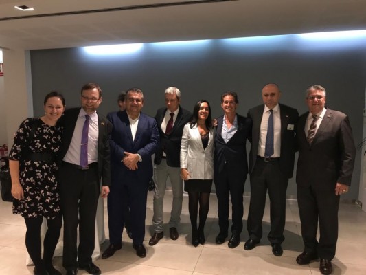 Más de 200 personas participan en la cuarta edición del 'European Business Drink' en València